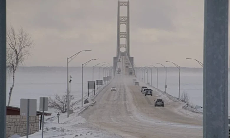Blowing snow warning issued for the Mackinac Bridge