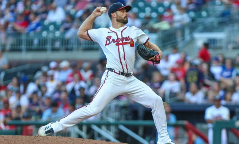 Braves Re-Sign Tyler Kinley