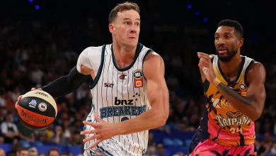 Breakers win with Forde ejected for Snakes