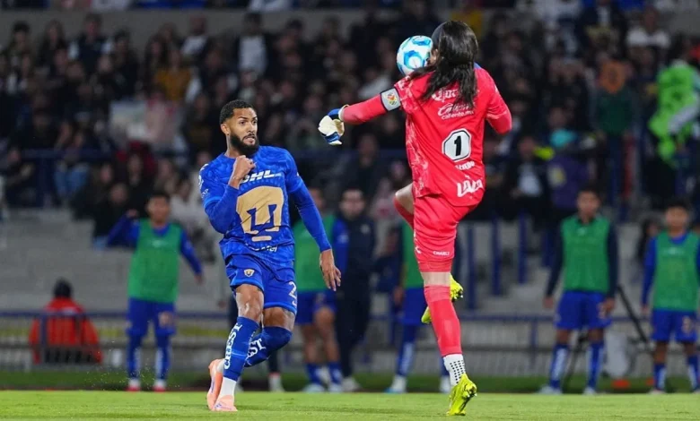 Carlos Acevedo sale de cambio tras recibir un balonazo