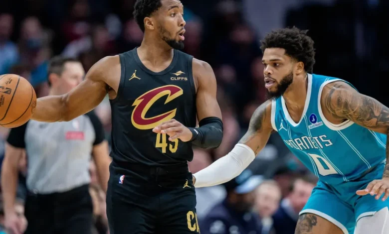 Cavs hang on after shaky second half, defeat Hornets 94-87