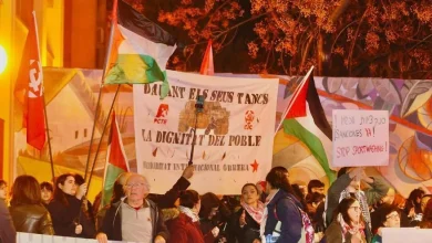 Centenares de personas protestan a las puertas del Roig Arena ante la llegada del Maccabi Tel Aviv