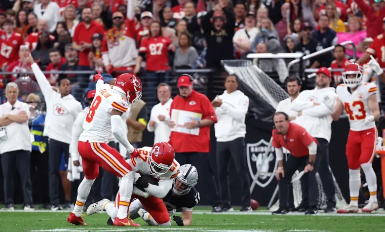 Chiefs vs Raiders: Chamarri Conner intercepts Kenny Pickett in Week 18