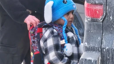 Column | The abhorrent power of the photograph of a 5-year-old held by ICE