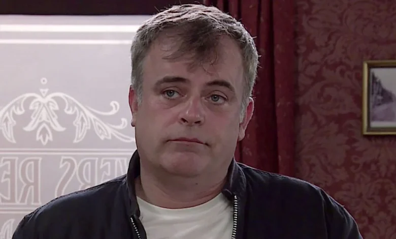 Coronation Street legend pays tribute as star 'gutted' by death of ITV soap actor