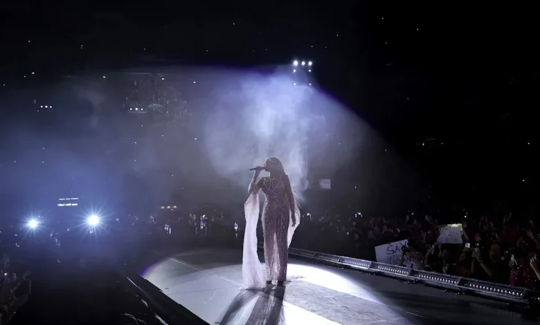 Country music’s richest singer is worth $1 billion. Can you guess who it is?