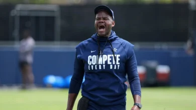 Cowboys TE coach Lunda Wells coaching East-West Shrine Game