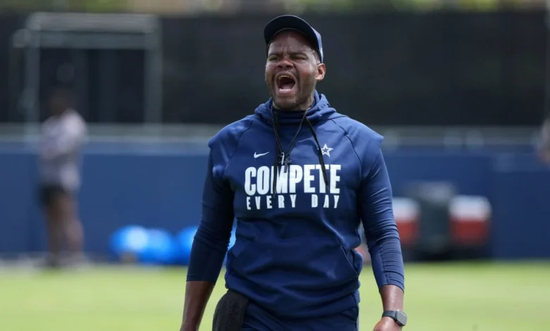 Cowboys TE coach Lunda Wells coaching East-West Shrine Game