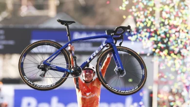 Cyclo-cross World Championships: Lucinda Brand soloes to second career elite women's title on slippery Hulst course
