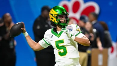 Dante Moore will return to Oregon for the 2026 season