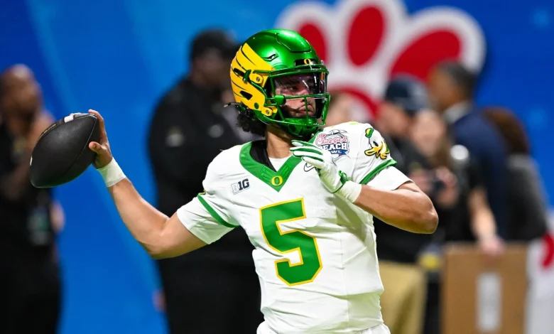 Dante Moore will return to Oregon for the 2026 season