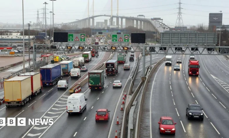 Dartford Crossing tunnel shut after lorry crash near QEII bridge