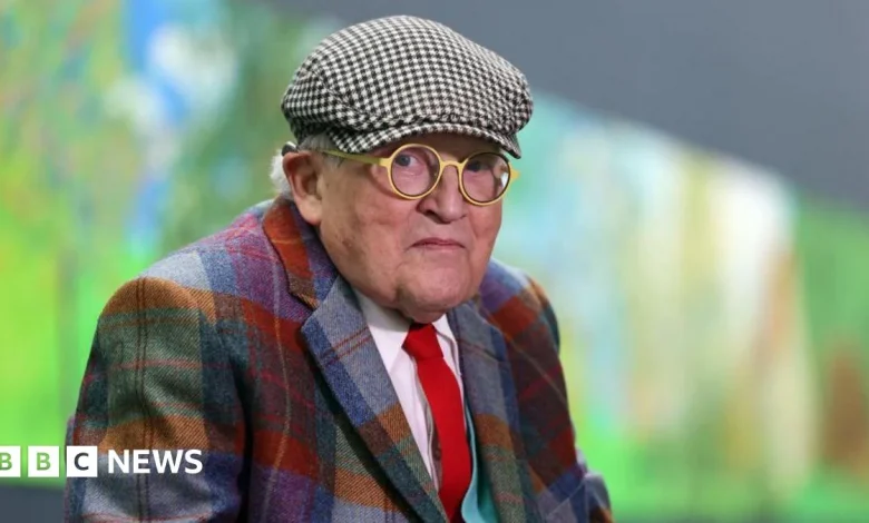 David Hockney says moving Bayeux Tapestry to UK is 'madness'