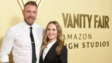 Dax Shepard Fixes Kristen Bell's Hair During Joint Red Carpet Outing
