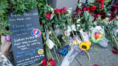 Deadheads Gather in San Francisco’s Haight to Remember Bob Weir