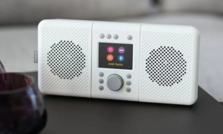 Decentered Media reviews small-scale DAB impact on local radio