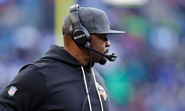 Defensive coordinator Brian Flores signs contract extension with Vikings