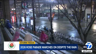 Despite rain, 137th Rose Parade to make its way down Colorado Boulevard in Pasadena