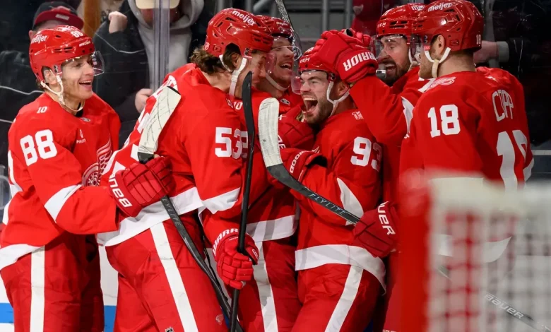 Did Detroit News photographer assist Red Wings with tying goal?