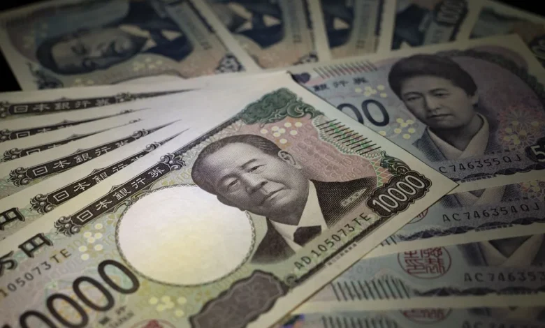 Dollar Hits Four-Month Low as Gold Tops $5,000: Markets Wrap