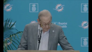 Dolphins owner Stephen Ross forgets head coach’s name