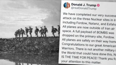 Donald Trump lubi poszaleć z czcionką. Ale woli caps lock niż gotyk