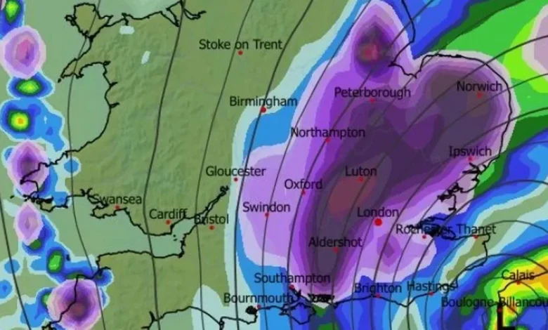 Dramatic weather map shows huge wall of snow heading to London