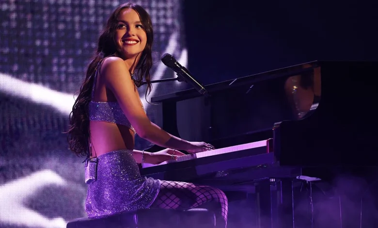 “Driver’s License Application for Renewal”: Fans speculate on the meaning of the cryptic front page of Olivia Rodrigo’s website