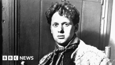Dylan Thomas 'plagiarised other poets' repeatedly as schoolboy