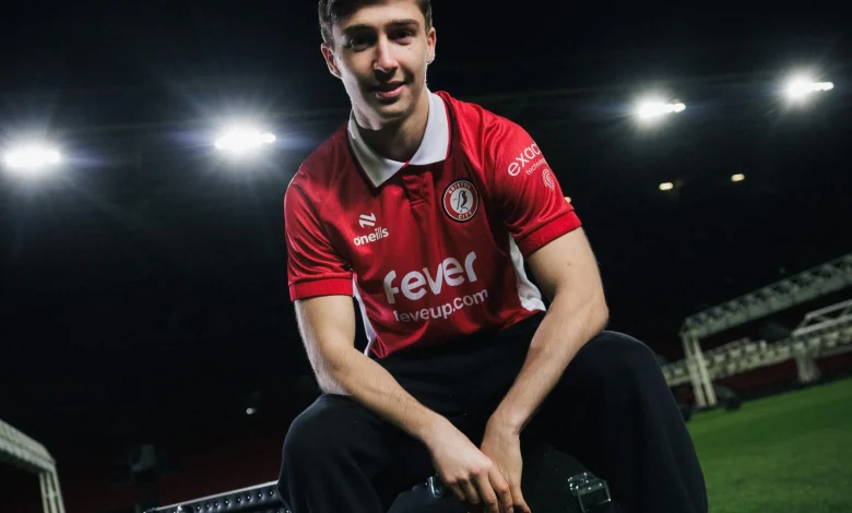 Earthy returns on loan