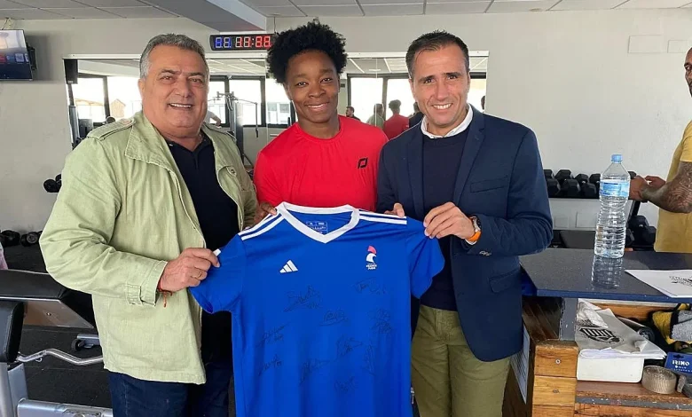 El Real Club Victoria acoge al equipo olímpico femenino francés de judo en su preparación