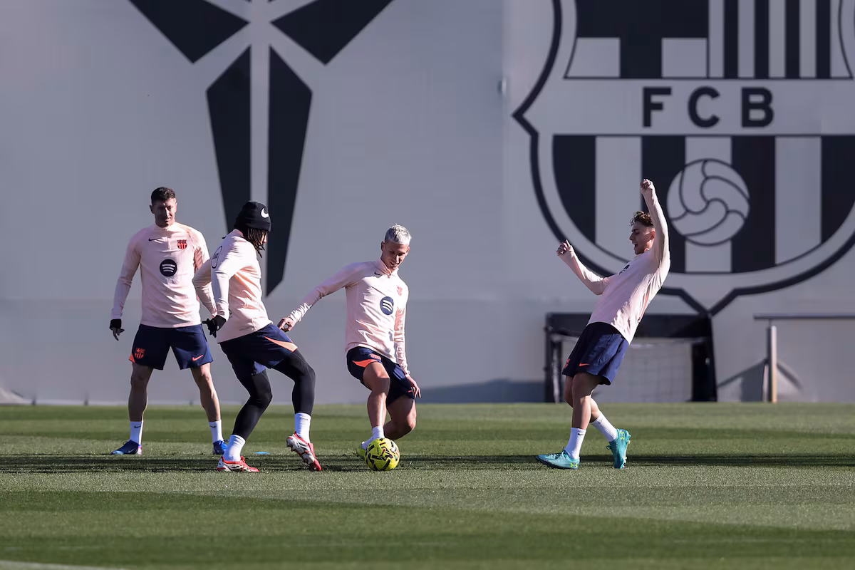 Elche - Barcelona en directo | Dani Olmo vuelve al once titular