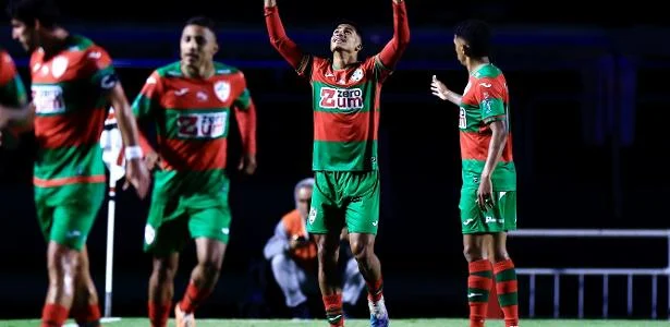 Em noite de renúncia, caos e dois de Calleri, São Paulo cai contra a Lusa