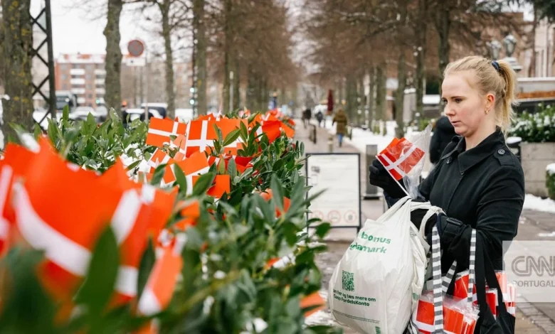 Embaixada dos EUA em Copenhaga irrita veteranos dinamarqueses ao retirar bandeiras em homenagem aos soldados mortos no Afeganistão