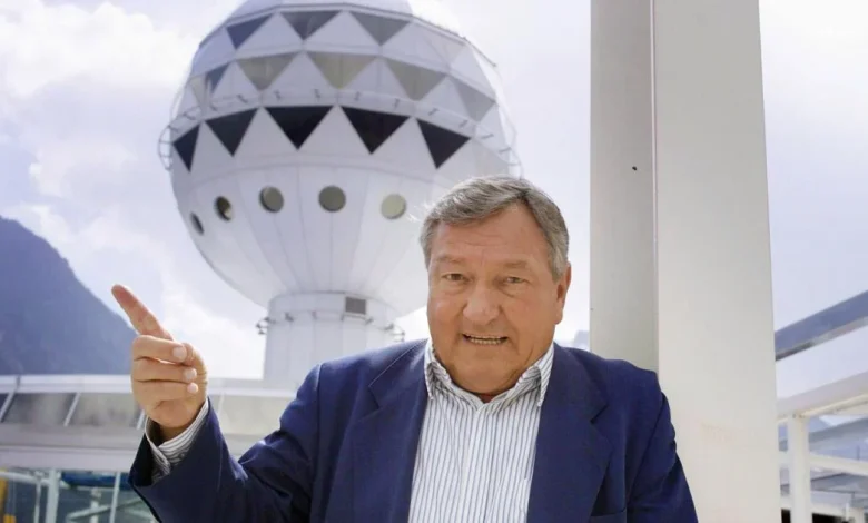 Erich von Däniken, Swiss writer who spawned alien archaeology, dies at 90