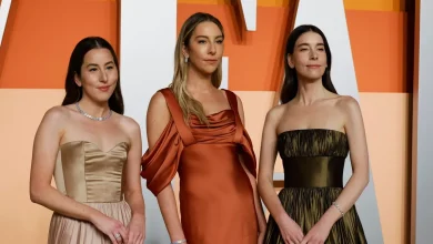 Este Haim has a New Year's Eve celebrity wedding – See her dress