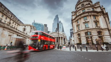 FTSE 100 Rises On Tariff News; Bank Stocks Climb, Miners Fall