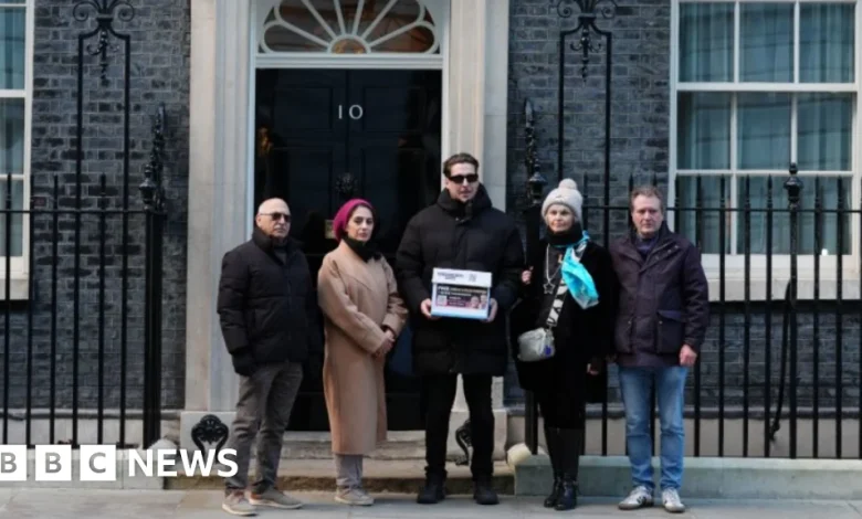 Family of Lindsay and Craig Foreman held in Iran take petition to No 10