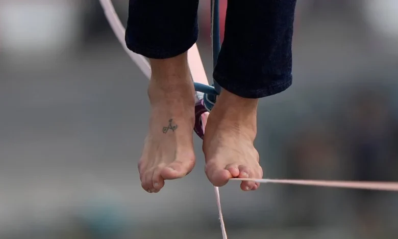 Fatal helicopter crash ignites criticism of slacklining oversight