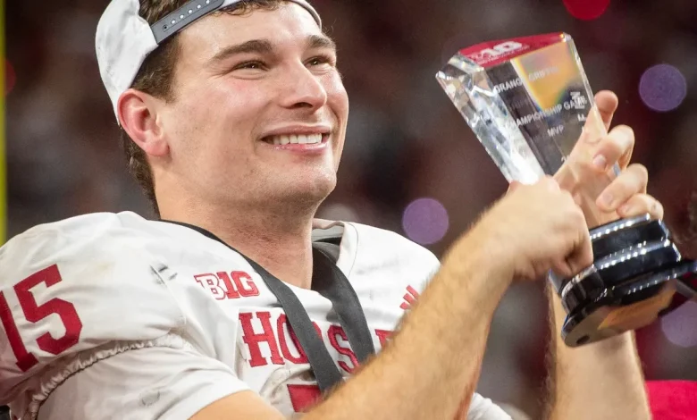 Fernando Mendoza's mom is Heisman winner's best friend, inspiration