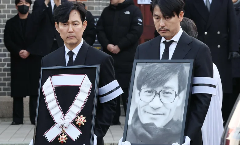 Final farewell held for beloved film star Ahn Sung-ki