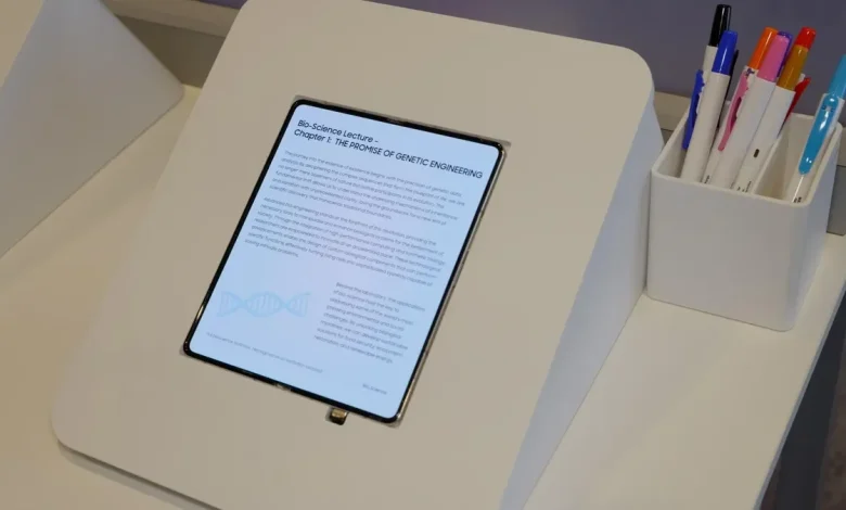 First Look: Samsung's Creaseless Foldable Screen Hints at iPhone Fold