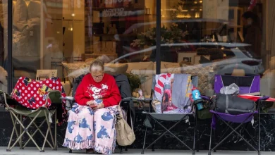 First rainy Rose Parade in decades kicks off in Pasadena