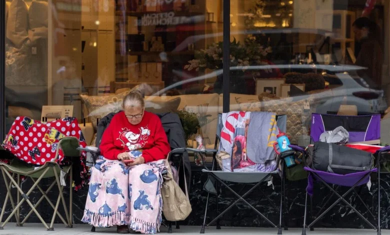 First rainy Rose Parade in decades kicks off in Pasadena