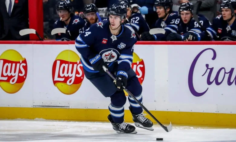 Fleury taken from ice on stretcher during Jets game