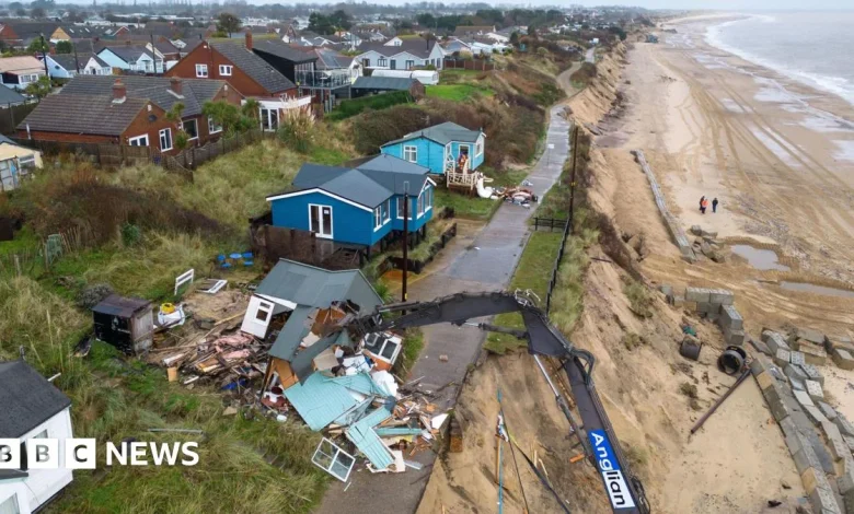 Fourteen clifftop homes in Hemsby face 'imminent' collapse