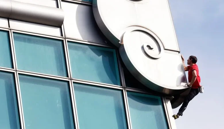 Free solo climber Alex Honnold conquers one of the world’s tallest buildings