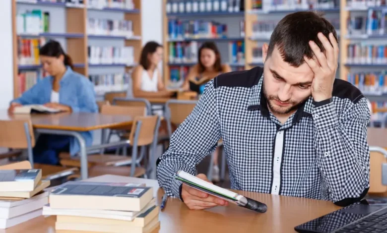 Gen Z are arriving to college unable to even read a sentence—professors warn it could lead to a generation of anxious and lonely graduates