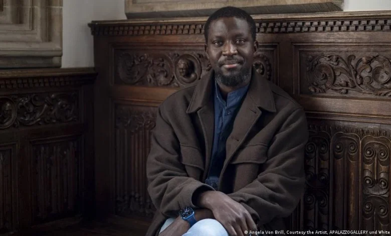 Ghanaian artist Ibrahim Mahama at top of the art world – DW – 01/05/2026