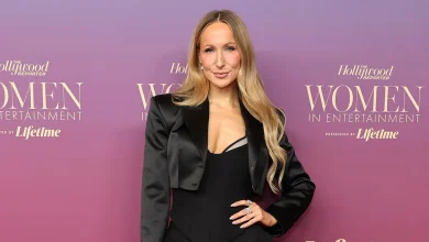 Golden Globes Host Nikki Glaser Admits She’s “Kinda Screwed” (She’s Not)